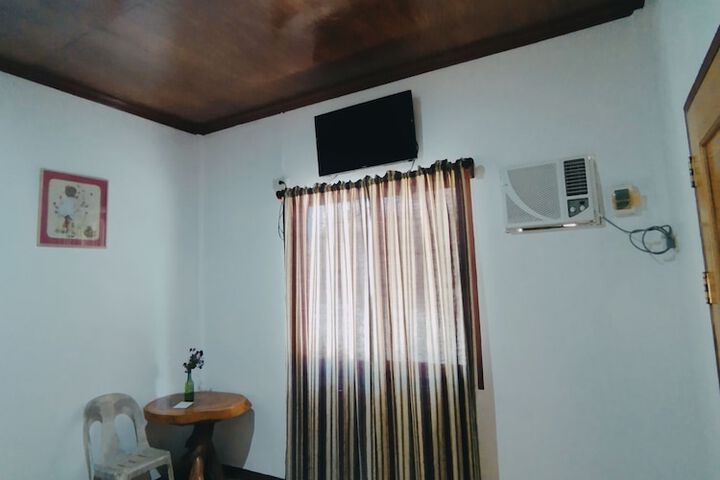 Room 6 of 14