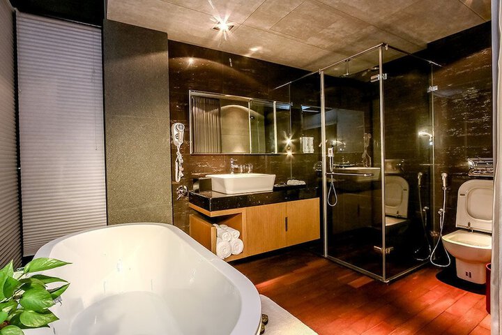 Room 30 of 43