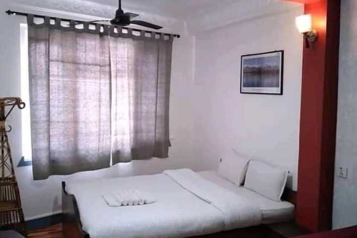 Room 21 of 28