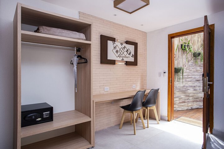 Room 73 of 189