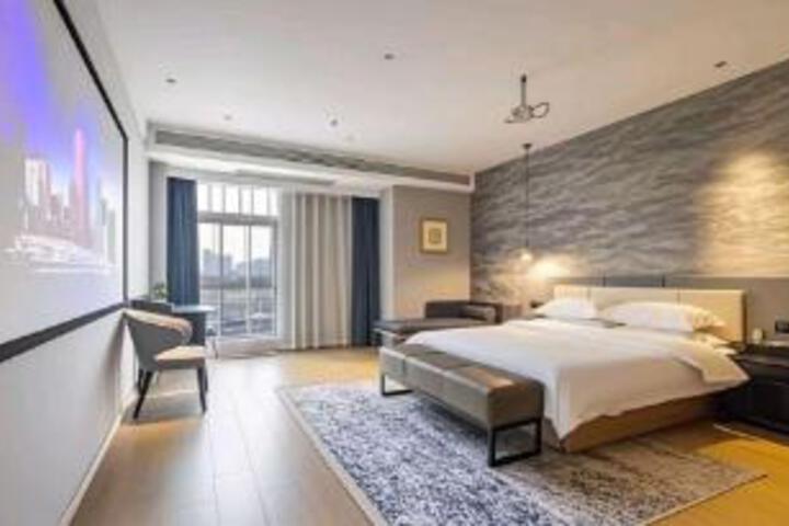 Room 8 of 10