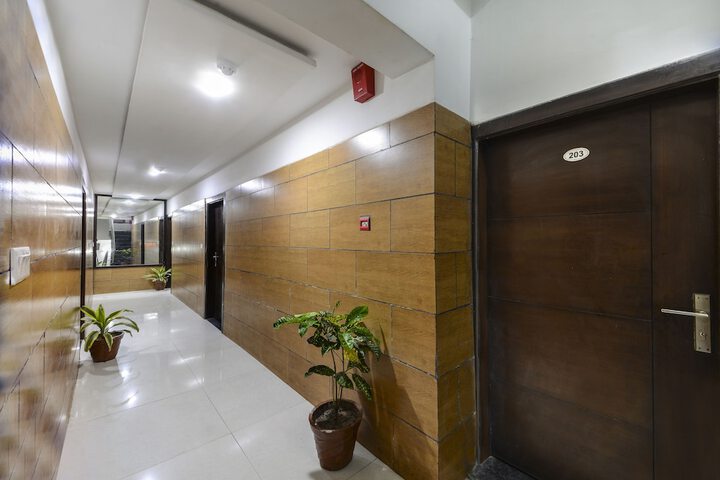Ballroom/Hall 10 of 12