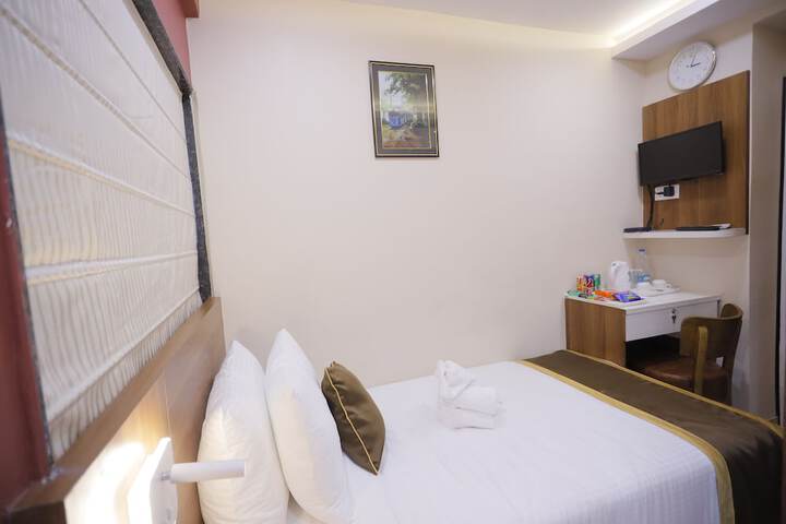 Room 11 of 34