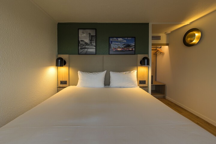 Room 8 of 68