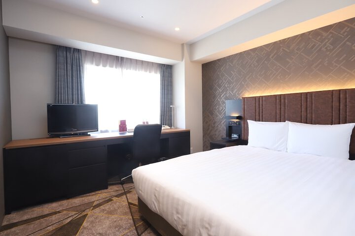 Room 3 of 92