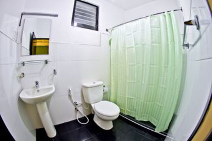 Room 4 of 17