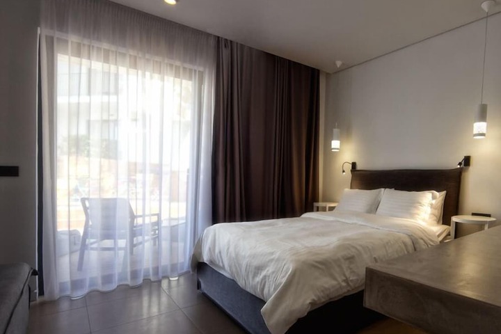 Room 8 of 50