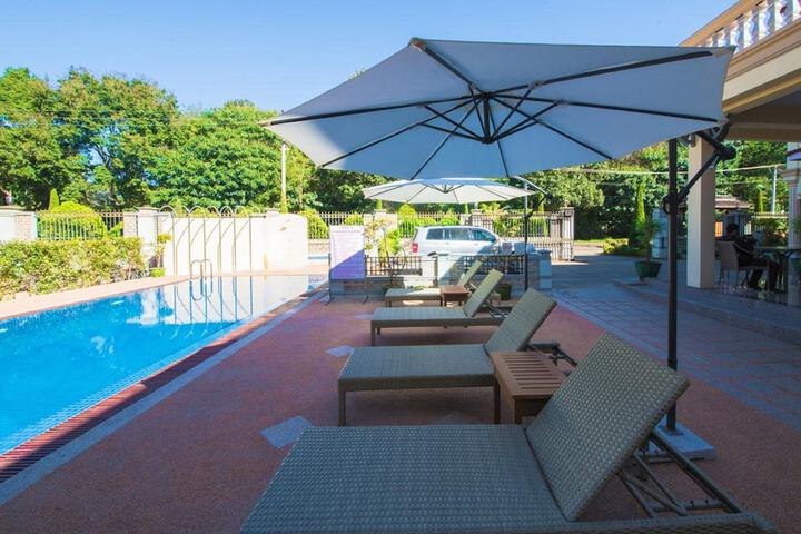 Pool 15 of 28