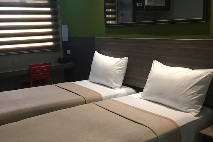 Room 16 of 40