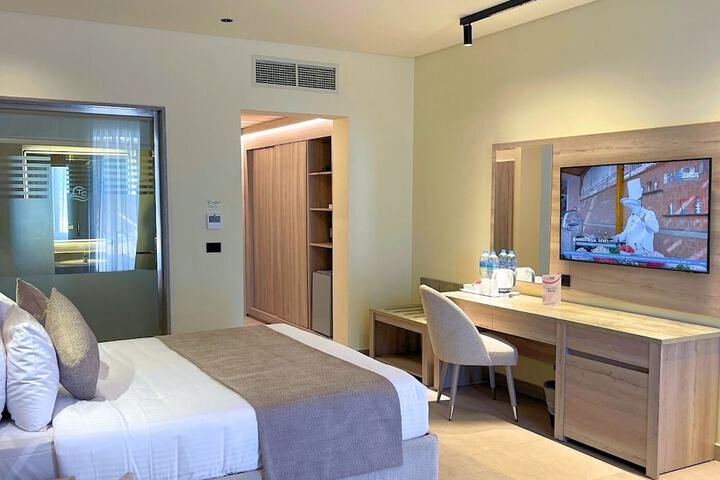 Room 18 of 93