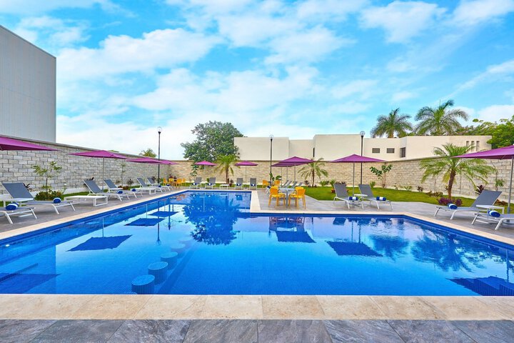 Pool Hotel