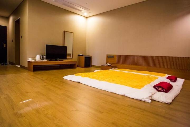 Room 27 of 60