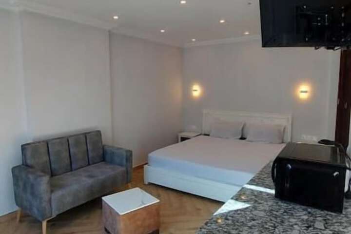 Room 8 of 40