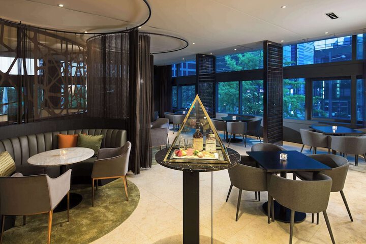 Lounge 56 of 75