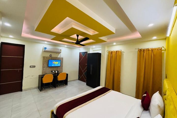 Room 4 of 10