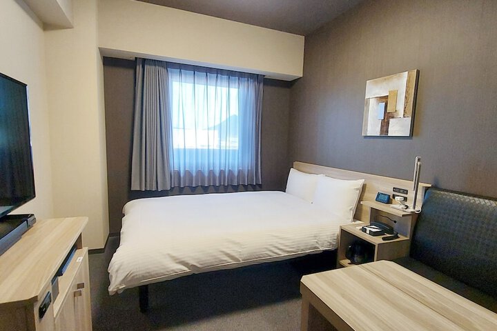 Room 6 of 18