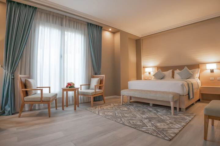 Room 2 of 76