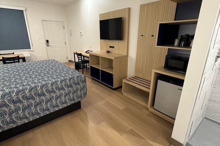 Room 10 of 31