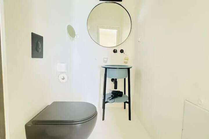 Room 62 of 83