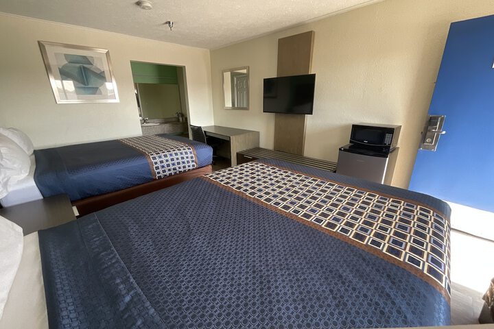 Room 7 of 18