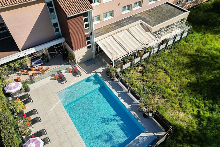 Hotel with Pool