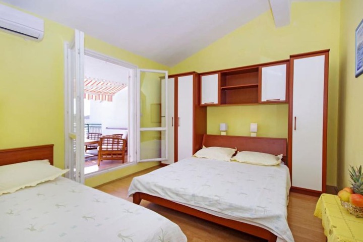 Room 2 of 44