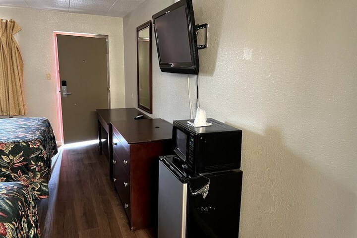 Standard Double Room (2 of 6)
