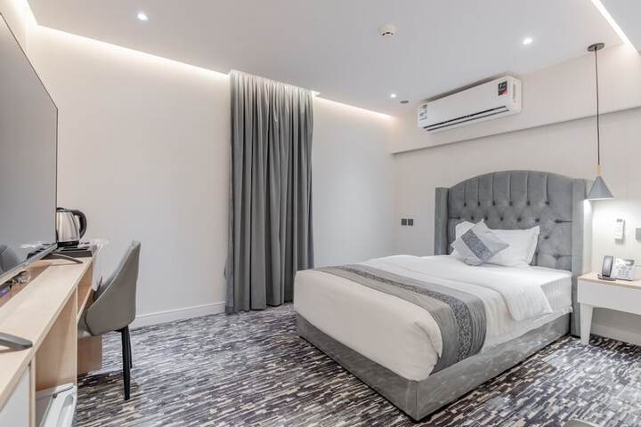 Room 8 of 23