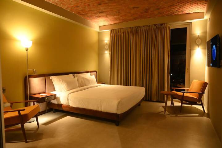 Room 8 of 19
