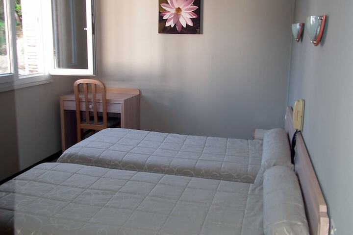 Room 8 of 62
