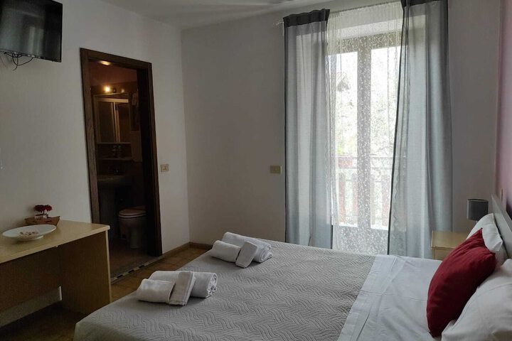 Room 6 of 67