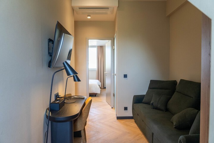 Room 27 of 52