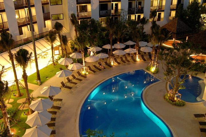 Hotel Pool