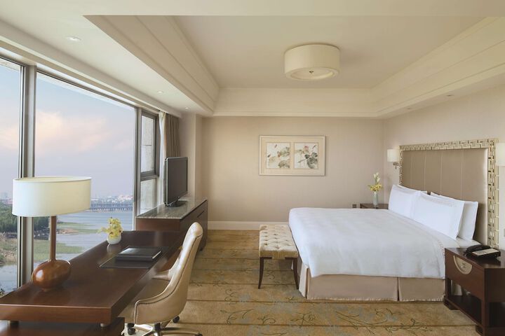 Room 15 of 129