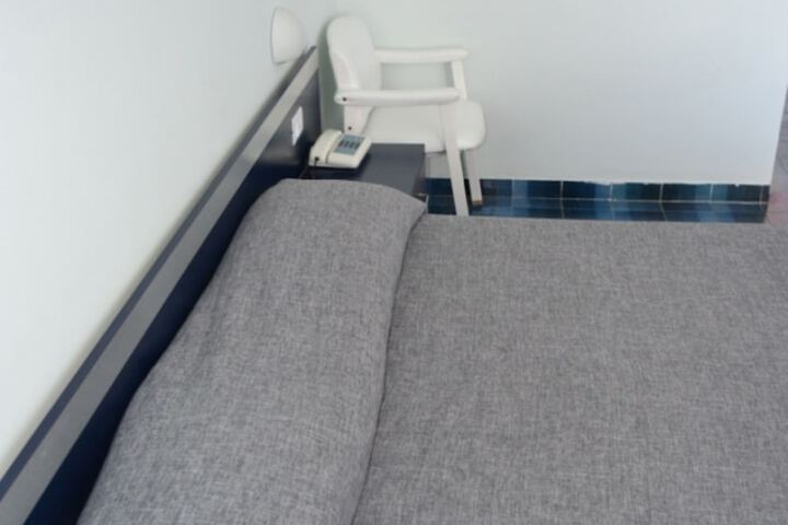 Room 10 of 50