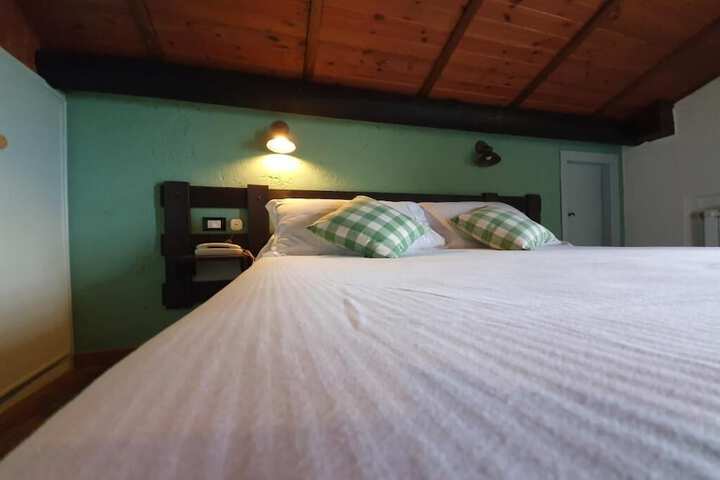 Room 2 of 34