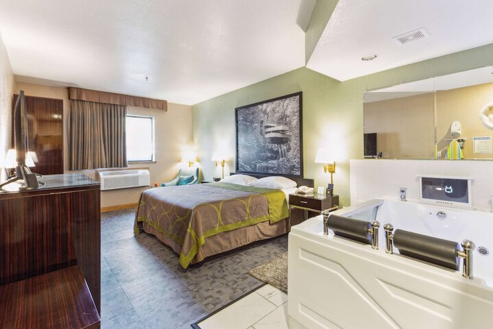 1 King Bed (8 of 26)