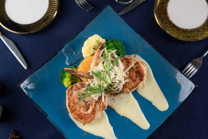 Dining 83 of 147