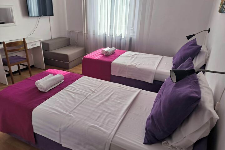 Room 28 of 44