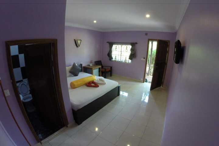 Room 9 of 37
