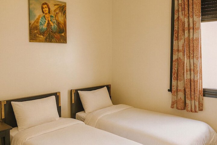 Room 44 of 75