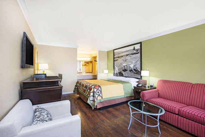 1 King Bed (3 of 12)