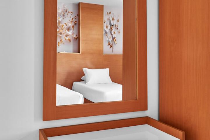 Room 10 of 42