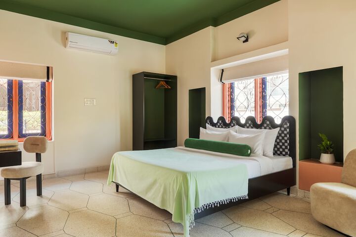 Room 12 of 42