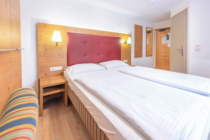 Room 3 of 47