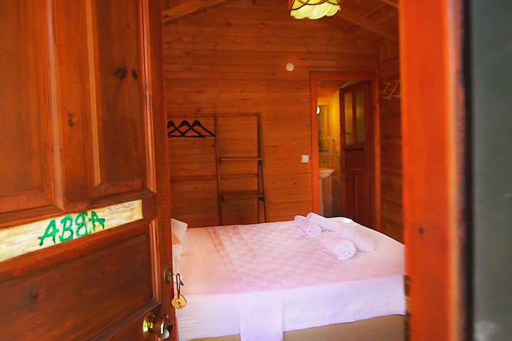 Room 4 of 76
