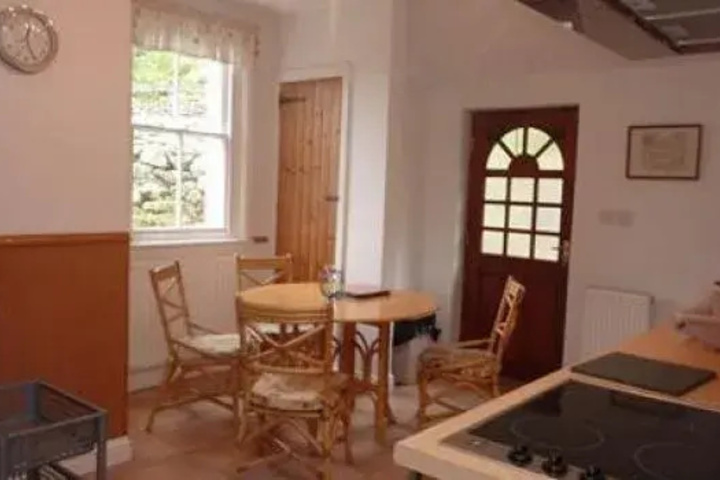 Room 5 of 11