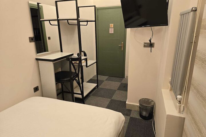 Room 24 of 69