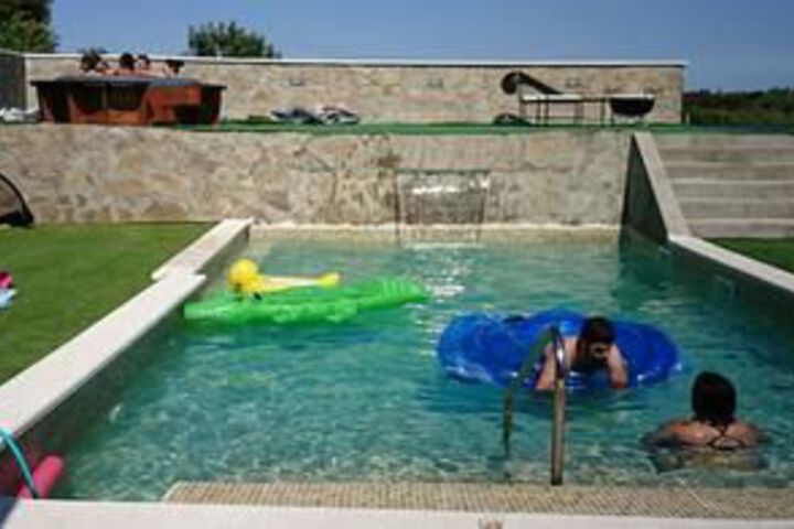 Pool 23 of 27