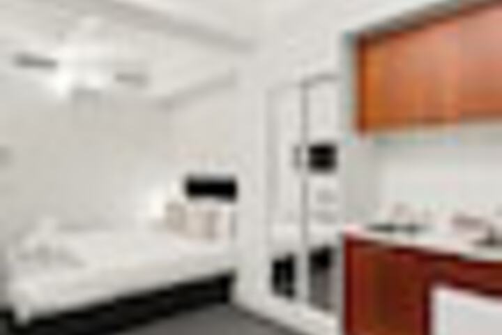 Room 68 of 318